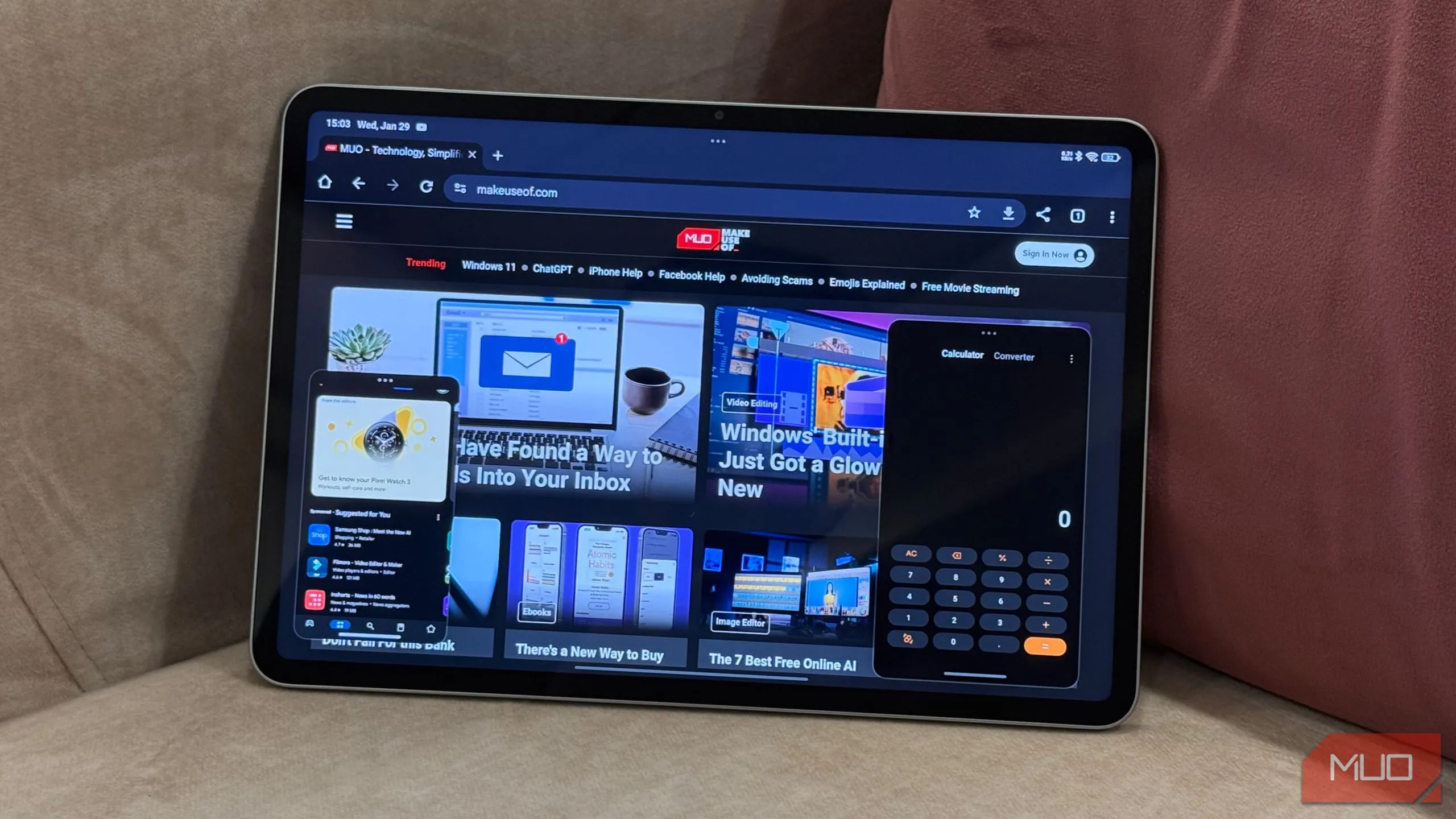 Giao diện đa nhiệm cửa sổ nổi trên Xiaomi Pad 7, thể hiện khả năng chạy nhiều ứng dụng đồng thời của Android tablet.