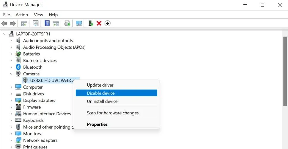 Giao diện Device Manager trên Windows, minh họa cách vô hiệu hóa webcam để ngăn chặn truy cập trái phép.
