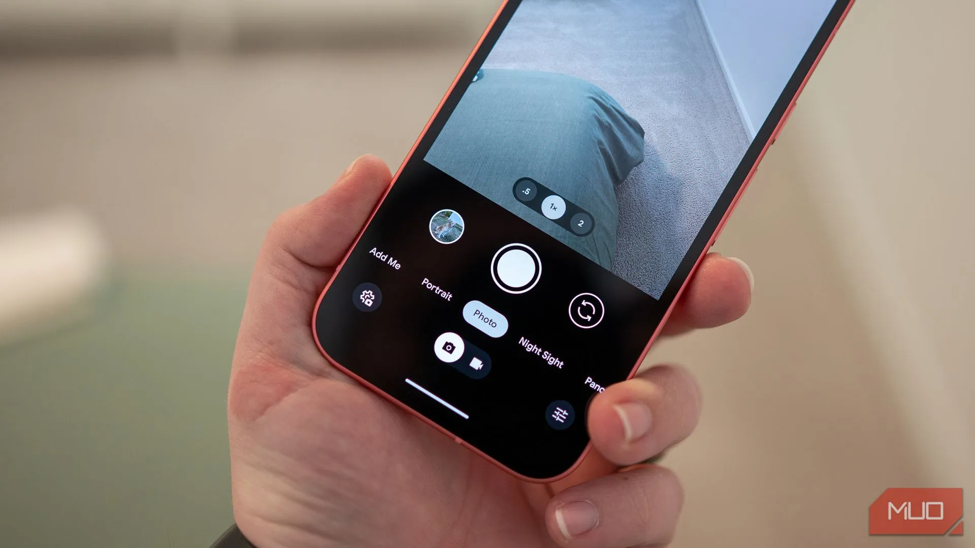 Giao diện điều khiển camera và cài đặt trên điện thoại Google Pixel 9a.