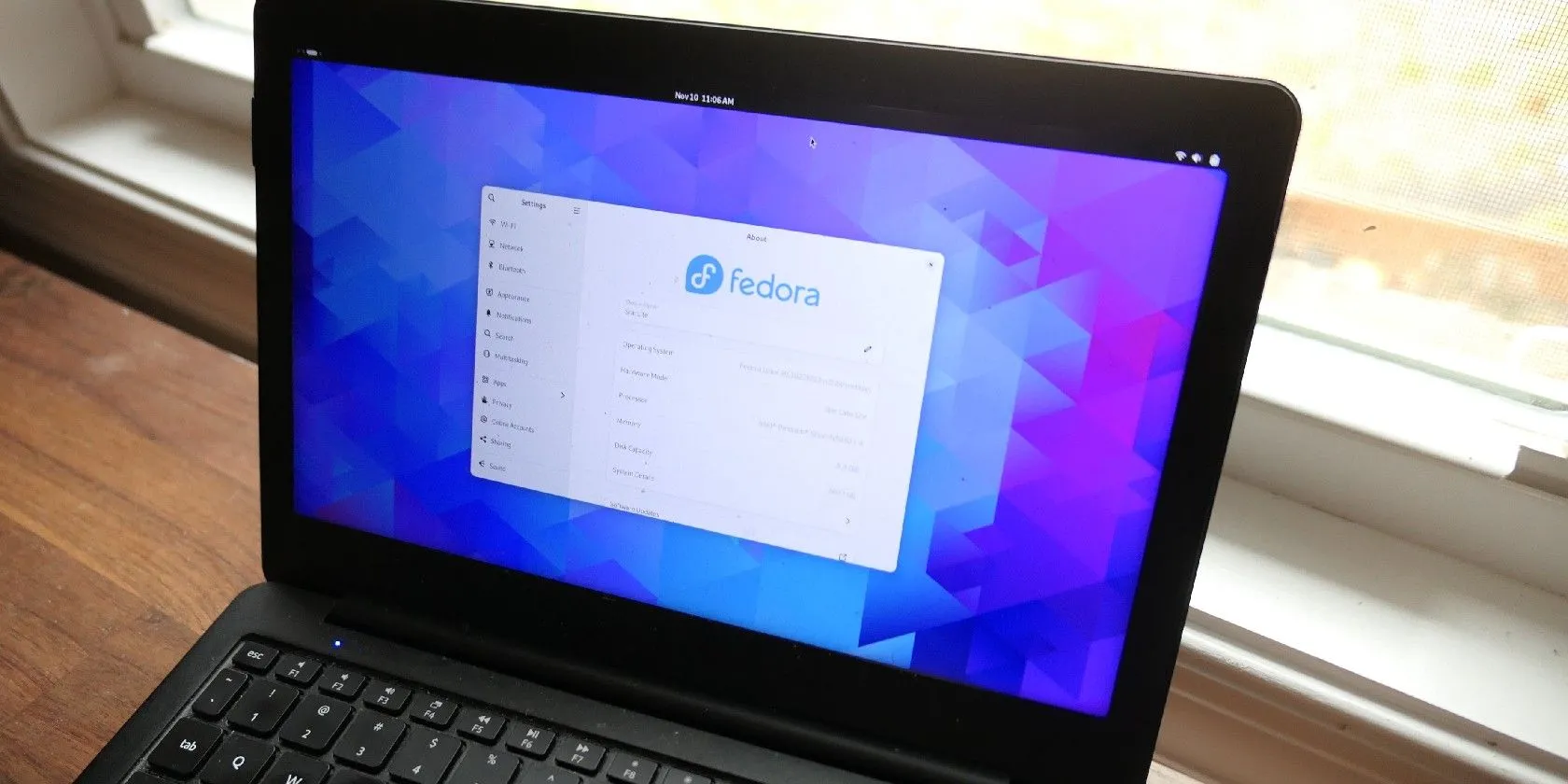 Giao diện Fedora Silverblue trên laptop Star Labs Star Lite Mk IV.