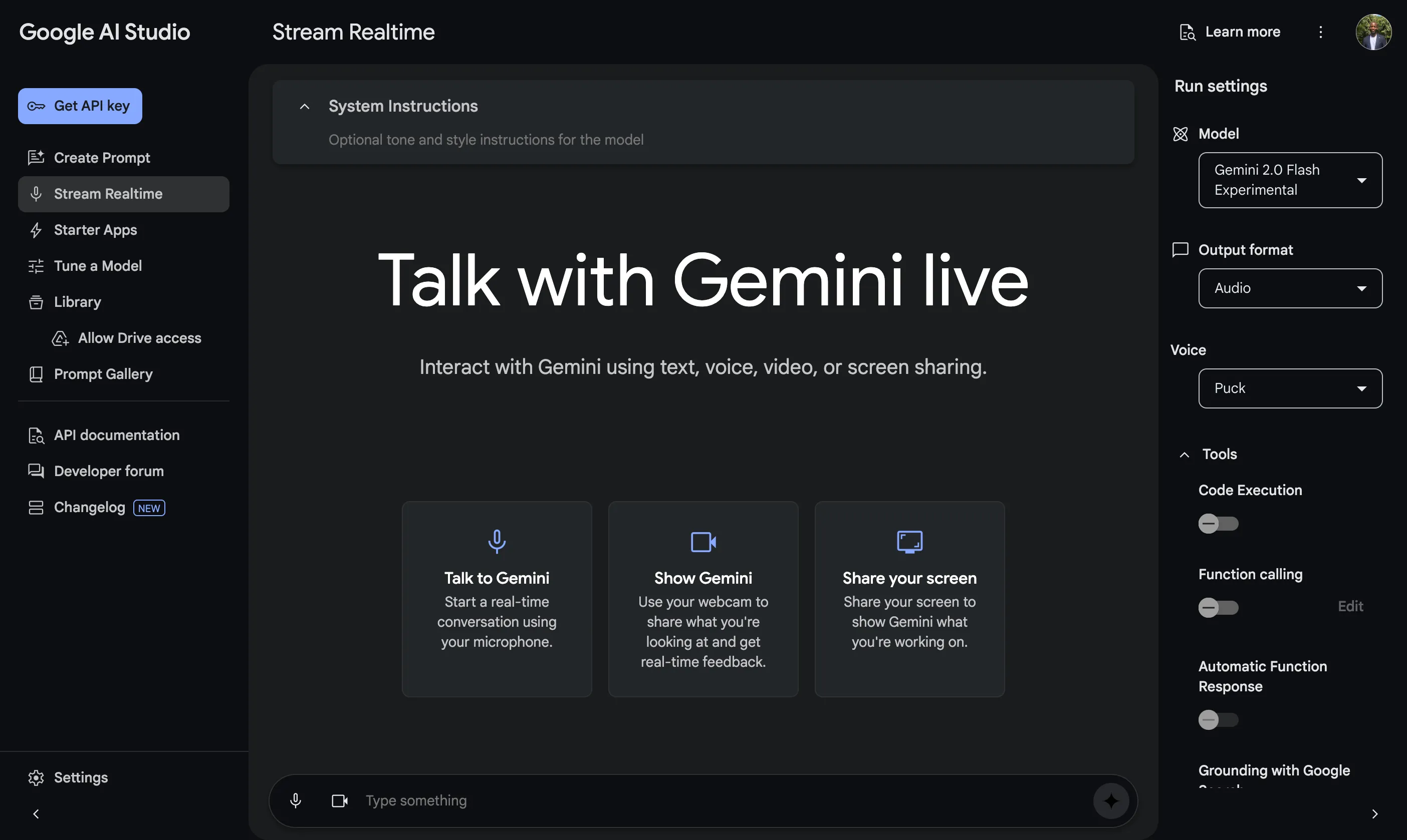 Giao diện Google AI Studio hiển thị tab &quot;Stream Realtime&quot; được chọn, nổi bật tính năng tương tác trực tiếp