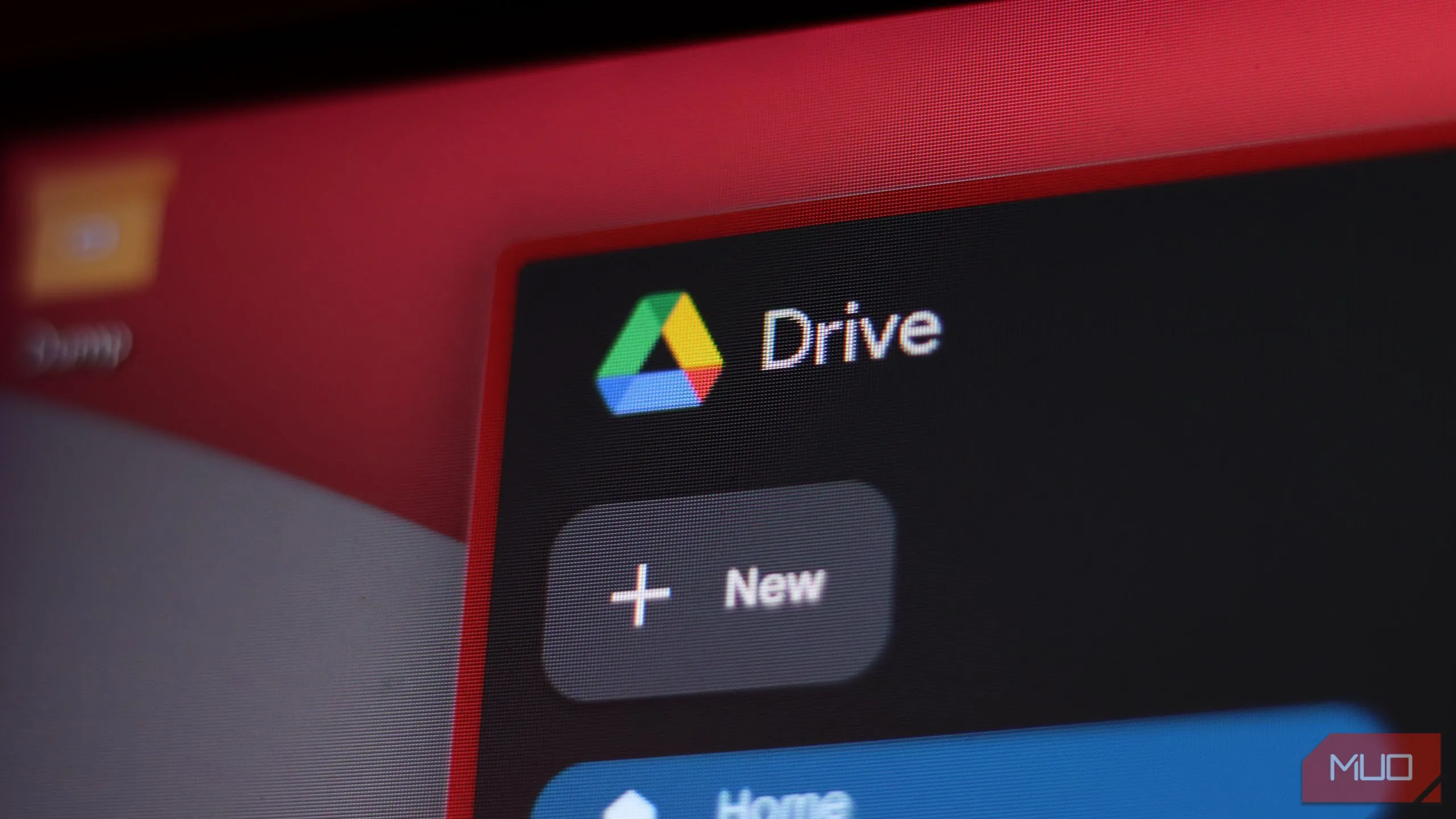 Giao diện Google Drive đang mở trên trình duyệt Zen, hiển thị cấu trúc thư mục rõ ràng và khả năng lưu trữ đa dạng tài liệu, hình ảnh.