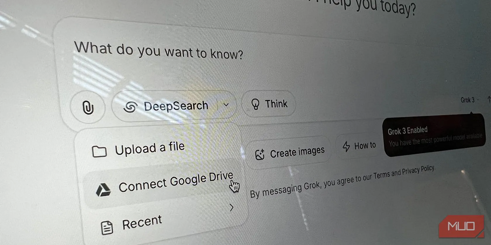 Giao diện Grok AI hiển thị tùy chọn tích hợp với Google Drive để đính kèm tài liệu, bảng tính và bản trình bày.