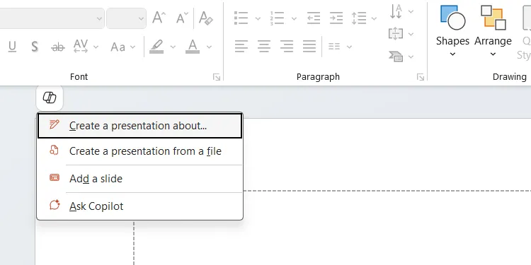 Giao diện khởi tạo bài thuyết trình PowerPoint, sẵn sàng cho việc sử dụng Copilot.