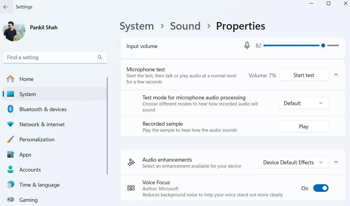 Giao diện kiểm tra microphone trong cài đặt âm thanh của Windows 11 để đảm bảo thu âm rõ ràng.