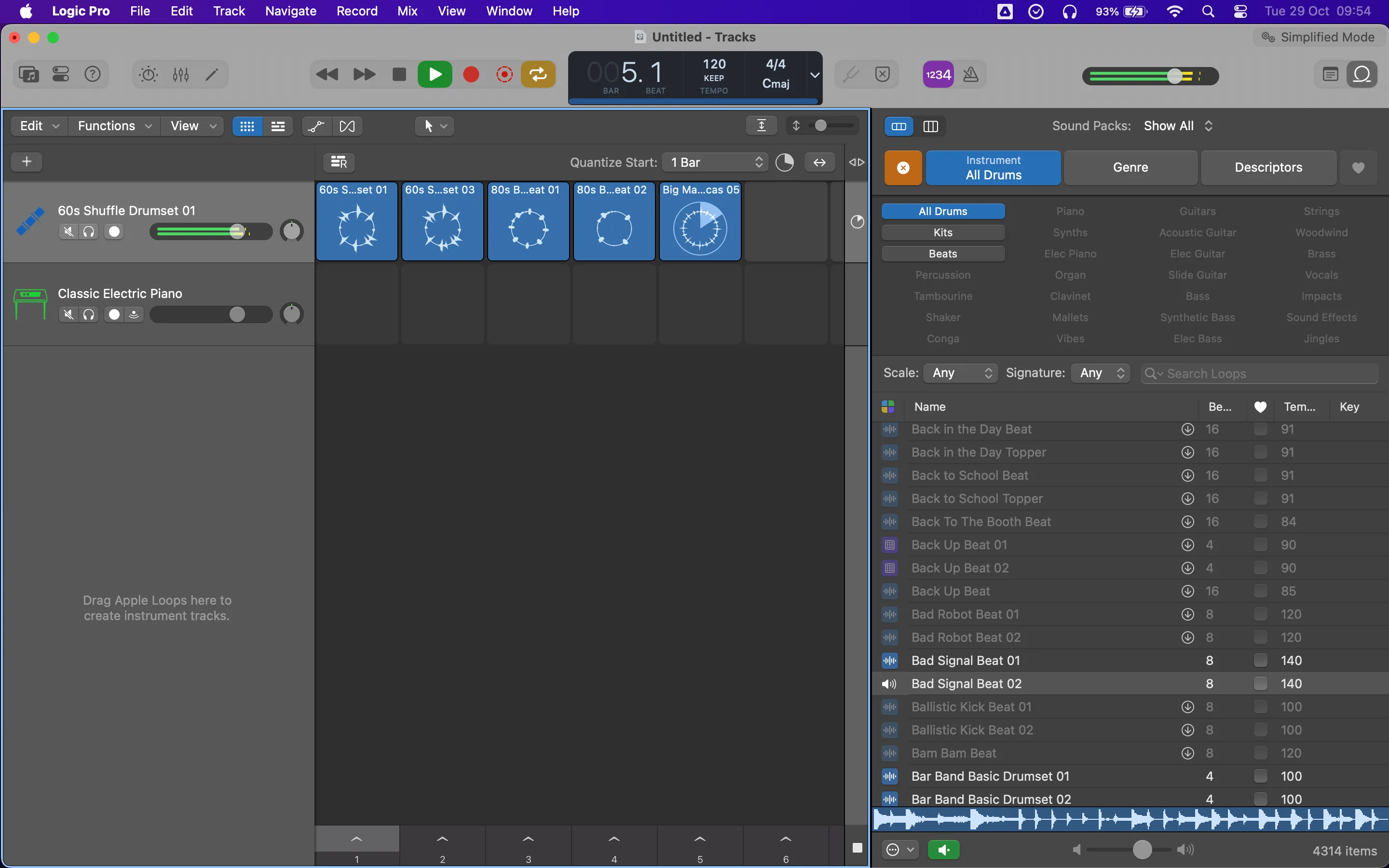 Giao diện làm việc với dự án âm nhạc trong Logic Pro trên Mac