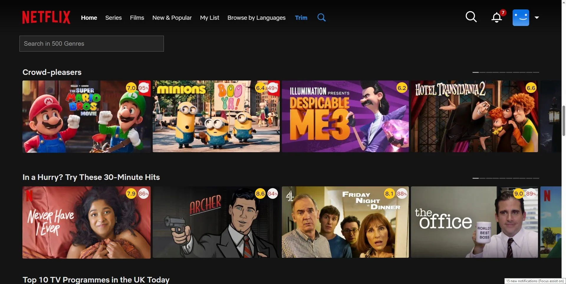 Giao diện Netflix hiển thị điểm IMDB và Rotten Tomatoes thông qua tiện ích Trim.