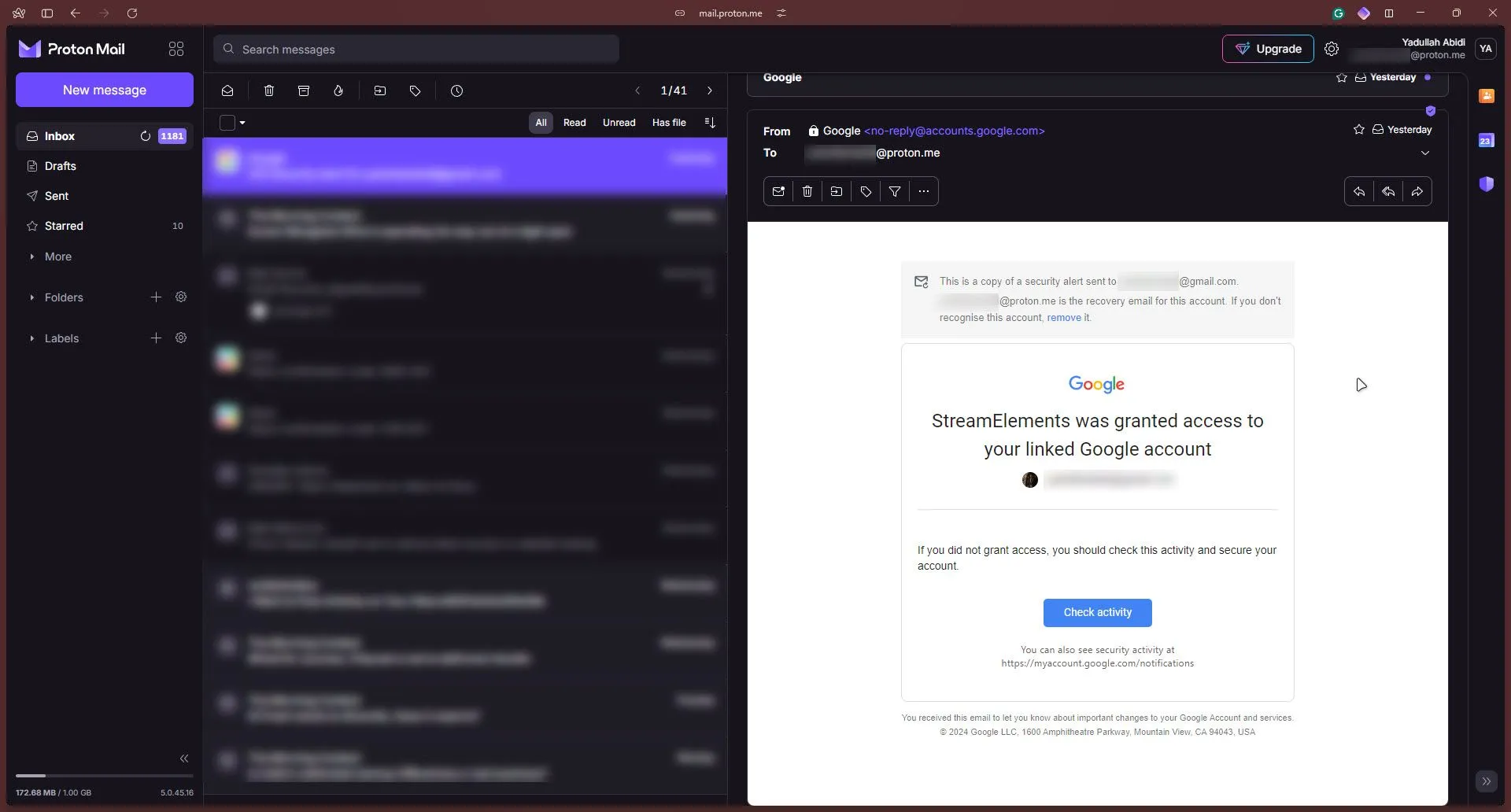 Giao diện người dùng hiện đại của Proton Mail với bố cục ba cột
