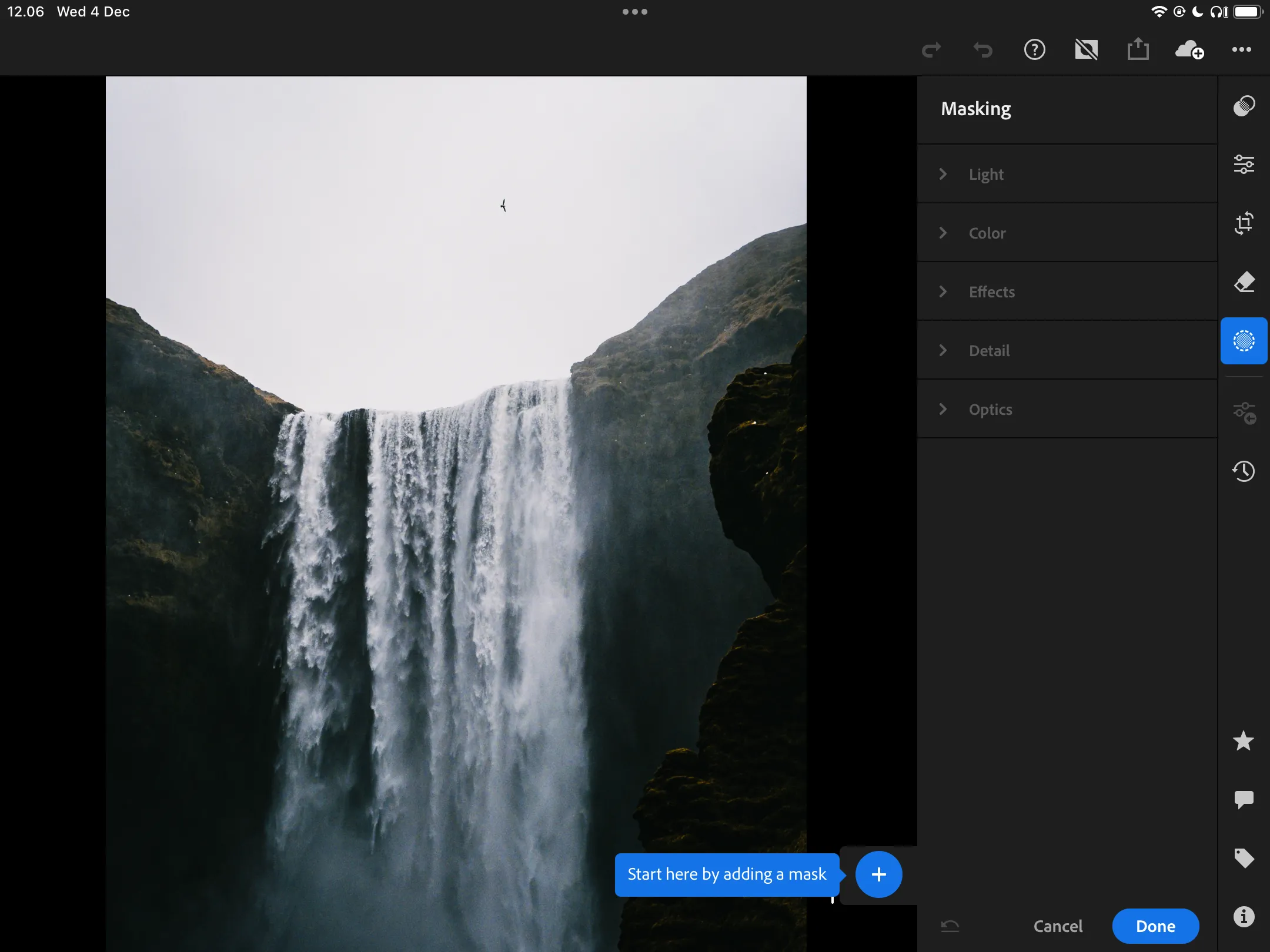 Giao diện người dùng Lightroom CC cho phép chọn giữa các phiên bản ảnh khác nhau trên thiết bị di động.
