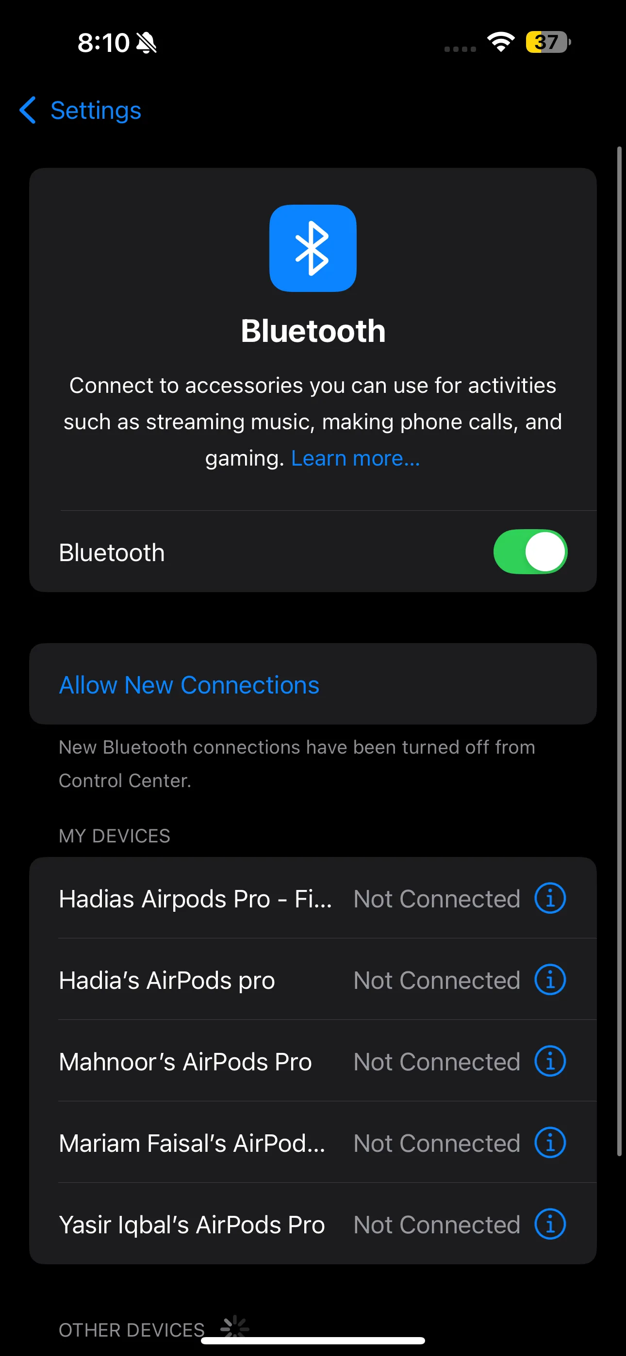 Giao diện phần Bluetooth trong ứng dụng Cài đặt của iOS, hiển thị thông tin AirPods.