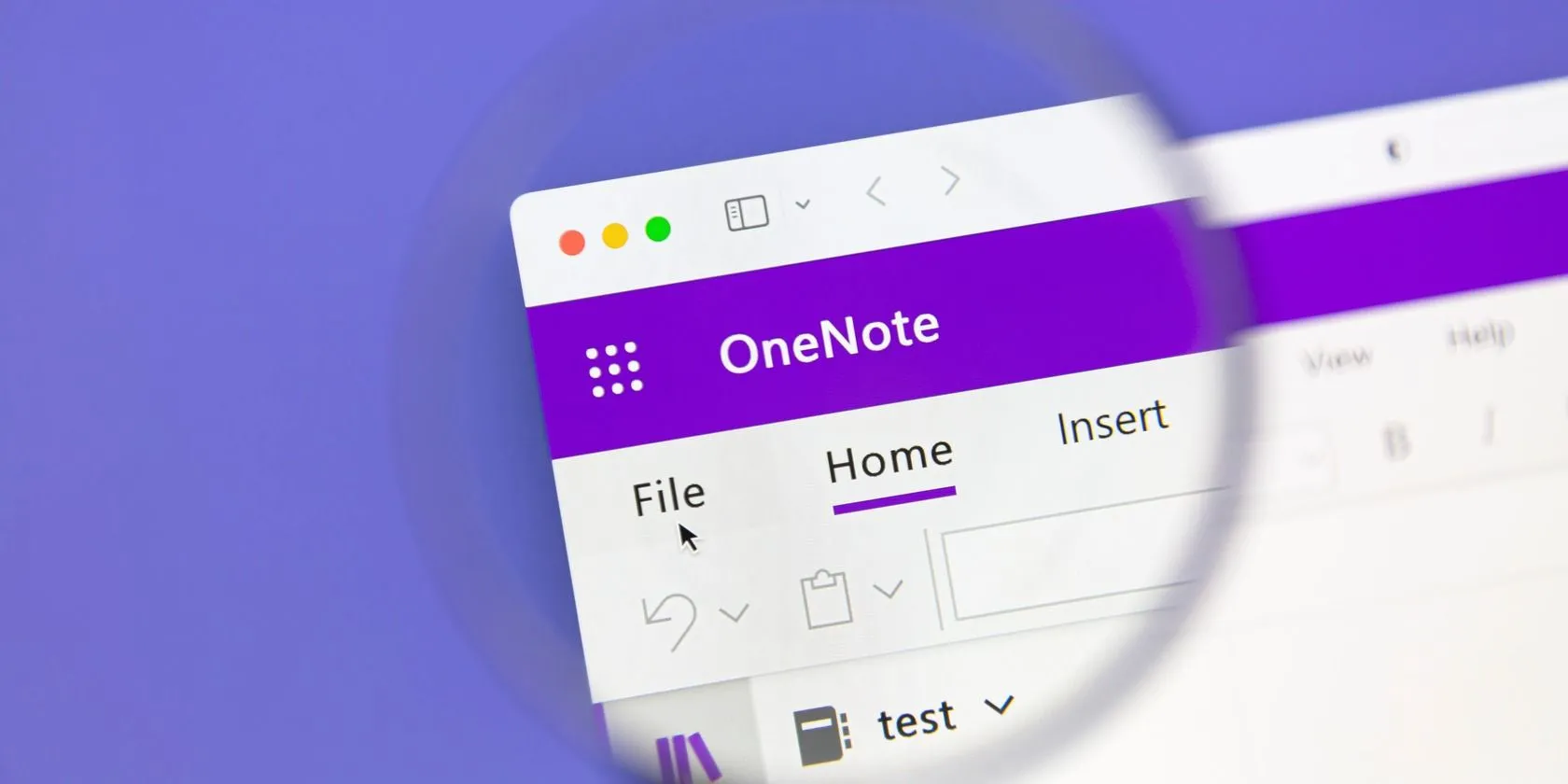 Giao diện phần mềm Microsoft OneNote hiển thị trên màn hình máy tính, nơi có thể truy cập các tính năng Sticky Notes nâng cao