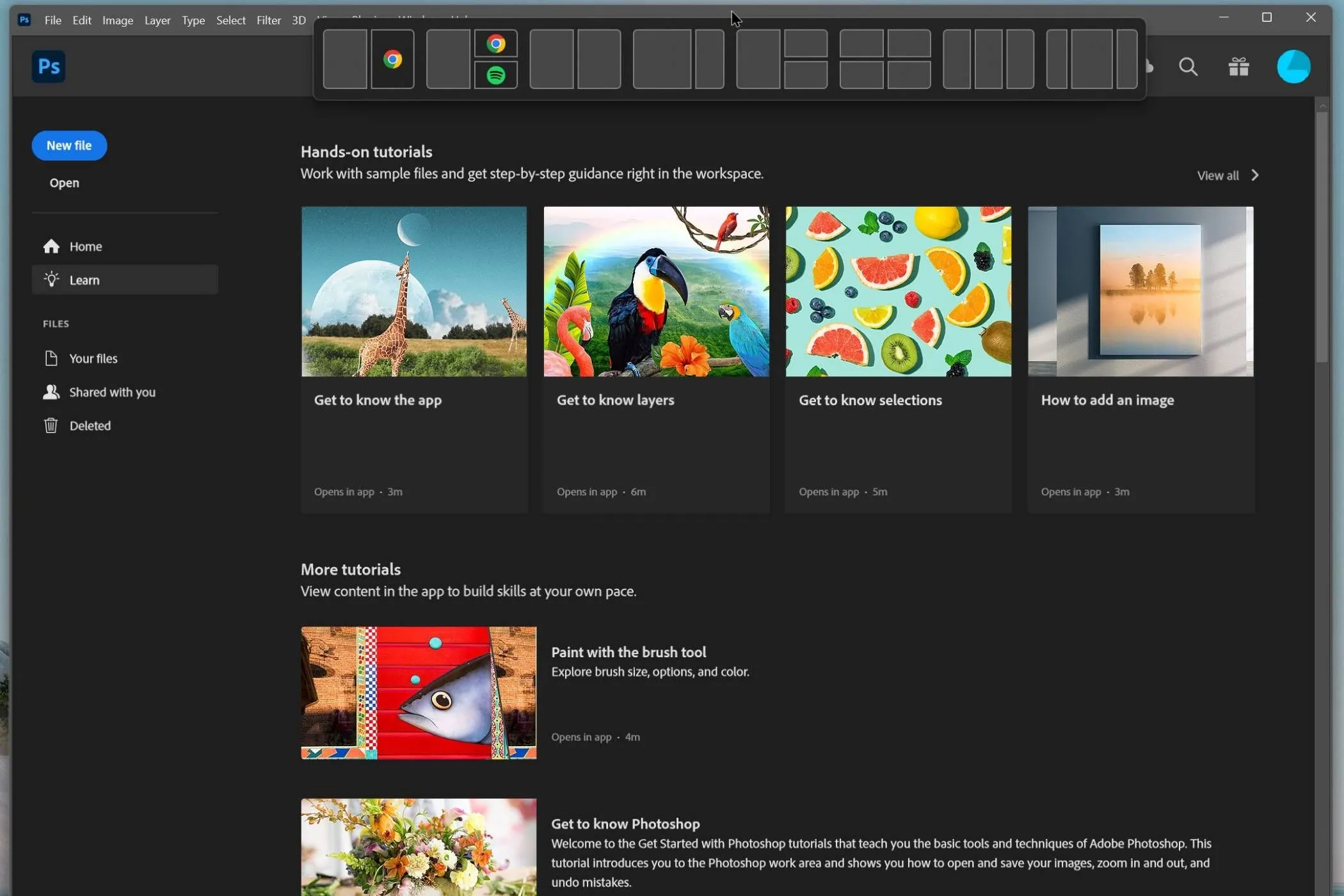 Giao diện popup Snap Layouts hiển thị khi kéo ứng dụng Photoshop lên đỉnh màn hình Windows