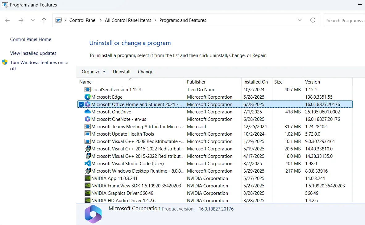 Giao diện Programs and Features trong Windows