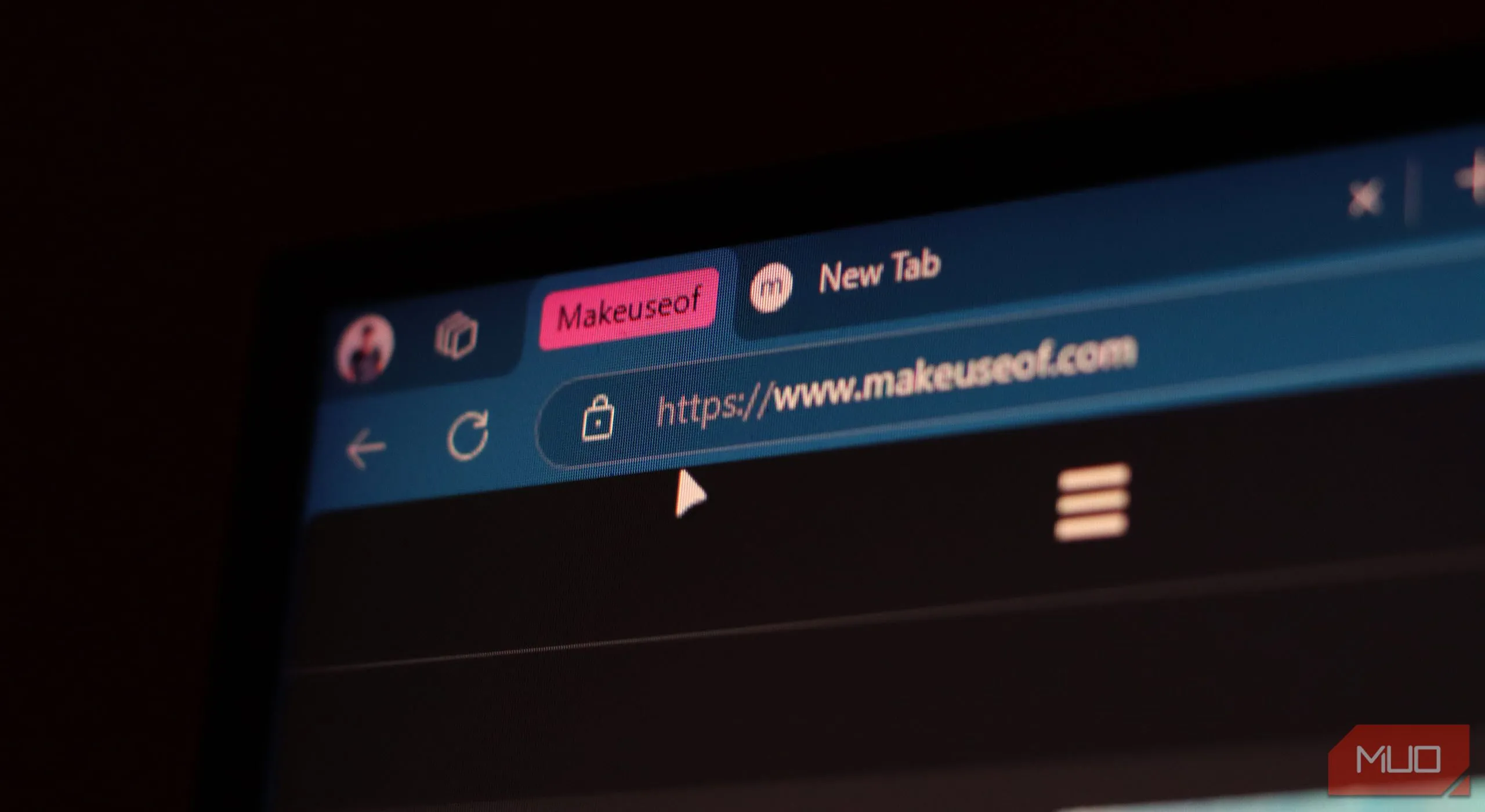Giao diện tab ngang được nhóm trên trình duyệt Microsoft Edge, thể hiện sự tiện lợi trong việc tổ chức tab.