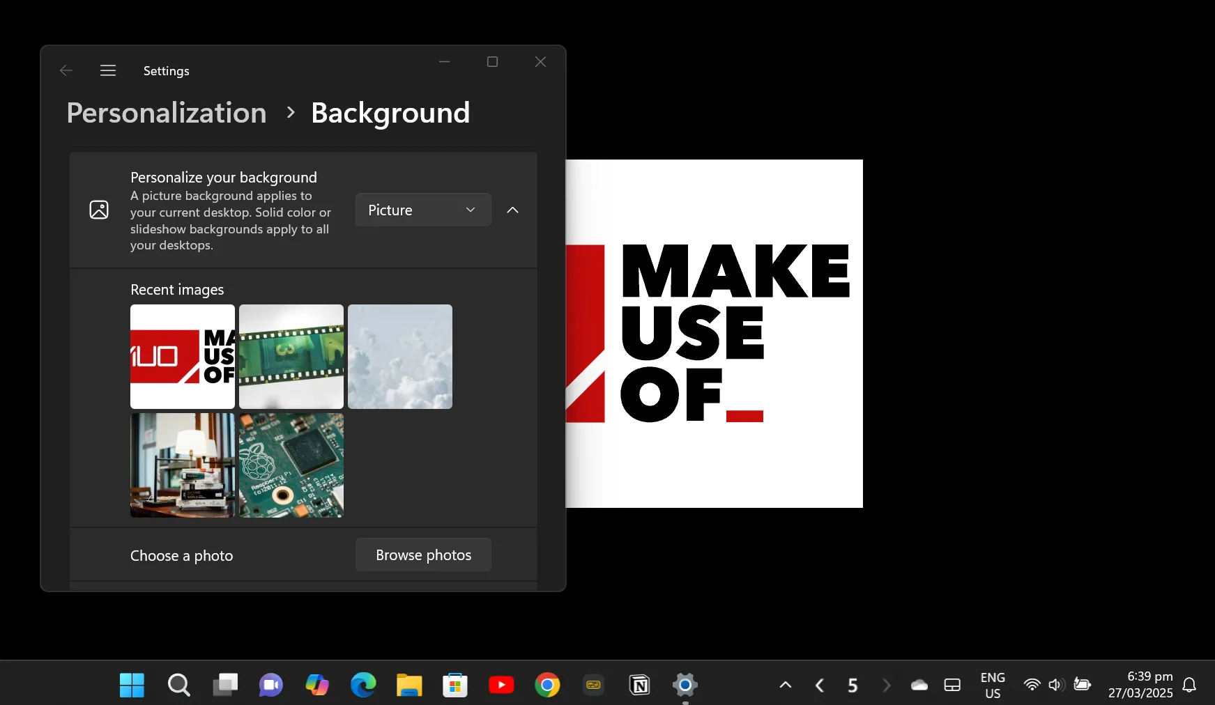 Giao diện Task View hiển thị tùy chọn đổi tên và thay đổi hình nền cho desktop ảo Windows.