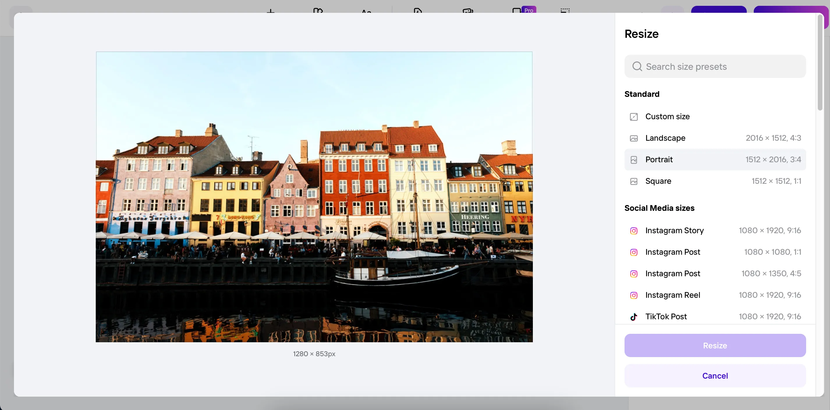 Giao diện thay đổi kích thước ảnh bằng AI trên Photoroom
