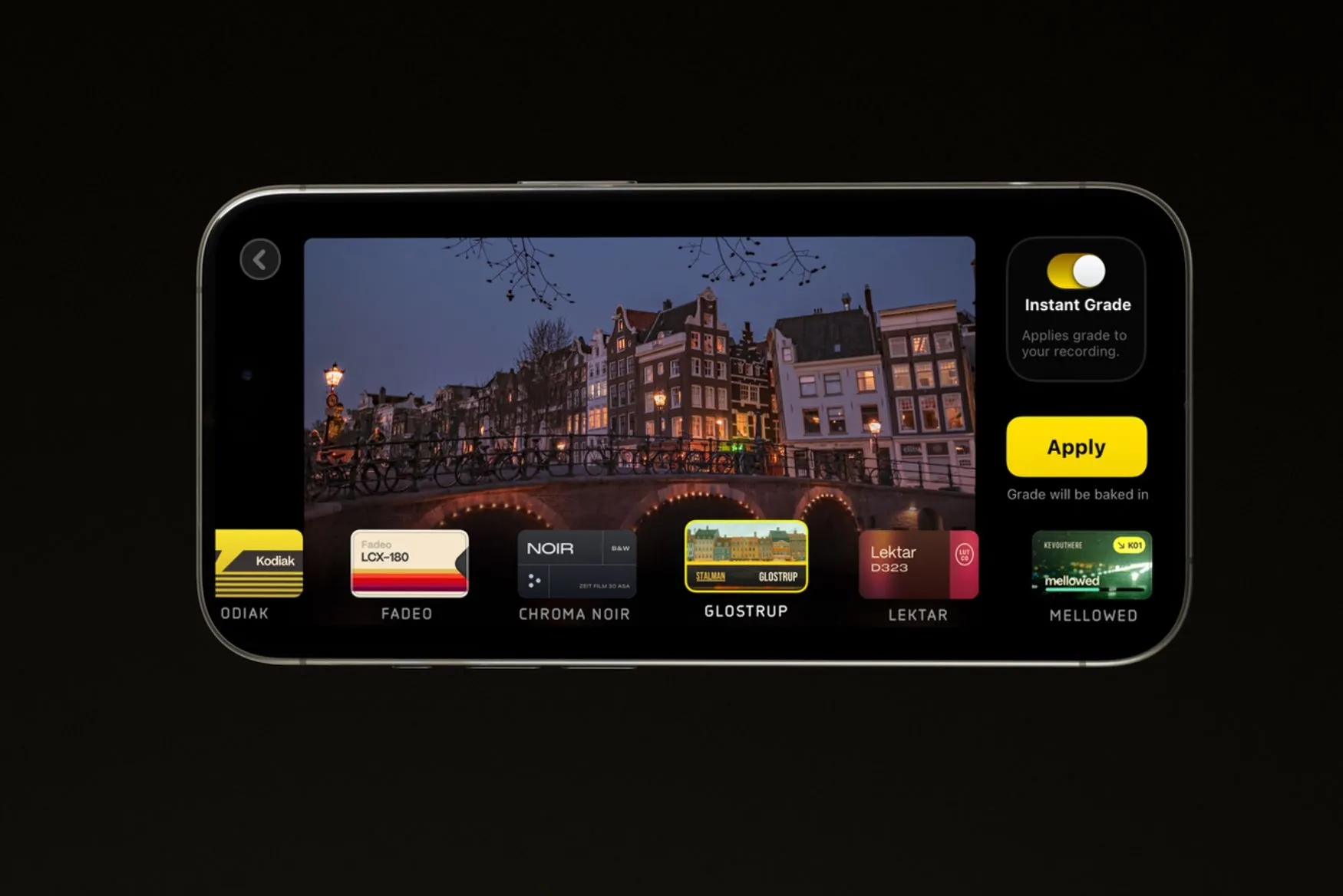 Giao diện tùy chọn các bộ lọc màu Instant Grade để tạo video điện ảnh trong ứng dụng Kino trên iPhone.