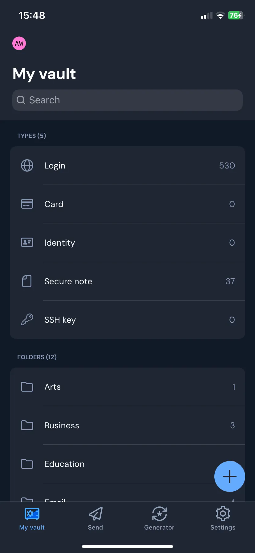 Giao diện ứng dụng Bitwarden trên iOS hiển thị màn hình chính và nút tạo ghi chú bảo mật.