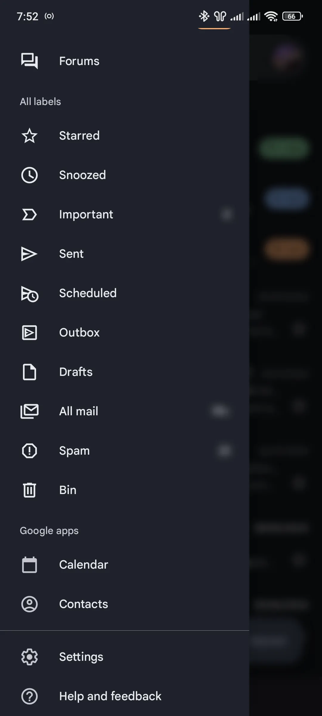 Giao diện ứng dụng Gmail trên điện thoại hiển thị thanh menu cài đặt bên cạnh.