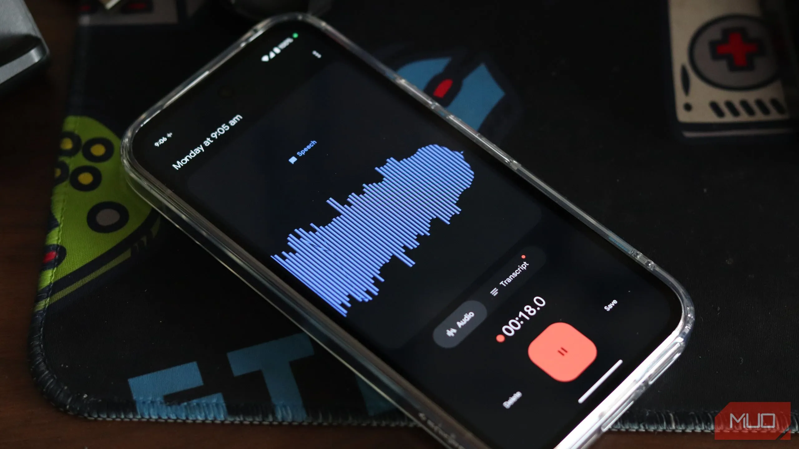 Giao diện ứng dụng Google Recorder trên Pixel hiển thị bản ghi và chuyển đổi văn bản