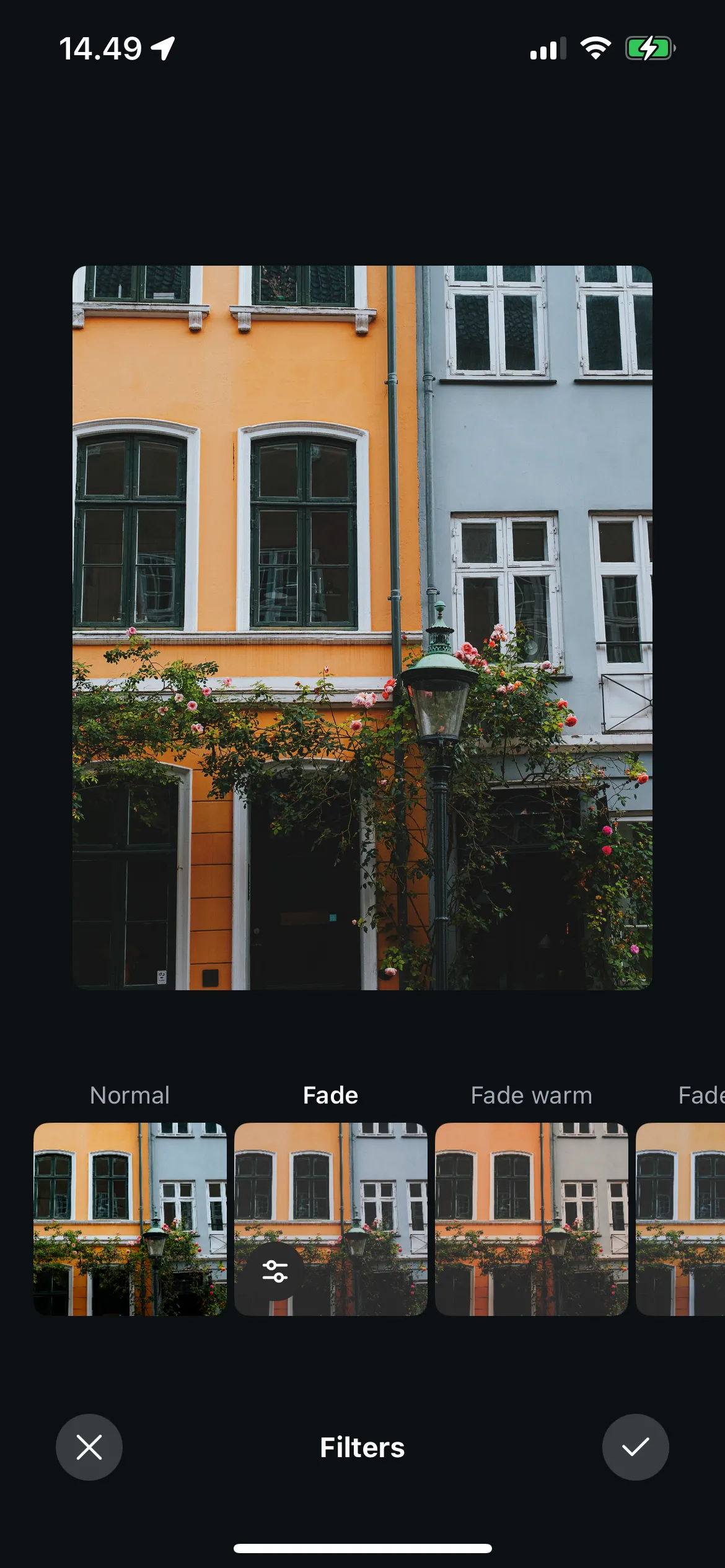 Giao diện ứng dụng Instagram hiển thị một bức ảnh đã được áp dụng bộ lọc Fade, làm giảm độ tương phản và tạo hiệu ứng mờ ảo nhẹ nhàng.