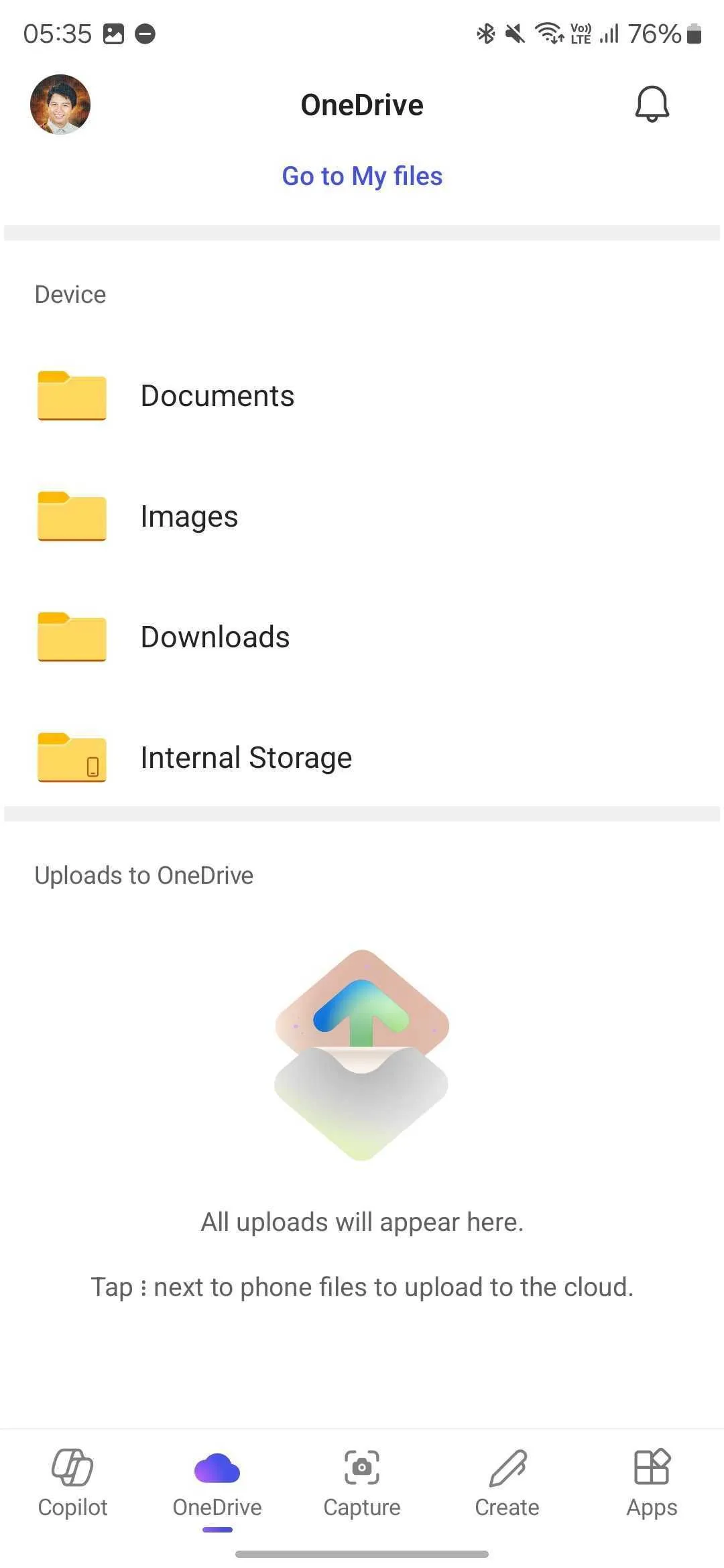 Giao diện ứng dụng M365 Copilot hiển thị các tệp OneDrive, minh họa khả năng truy cập tài liệu dễ dàng trên thiết bị di động