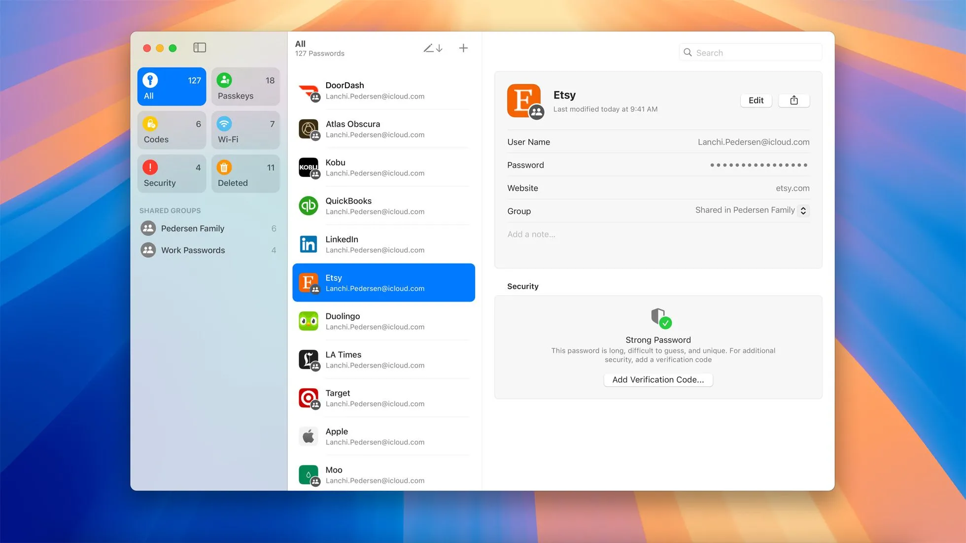 Giao diện ứng dụng Mật khẩu mới trên macOS Sequoia hiển thị danh sách các thông tin đăng nhập