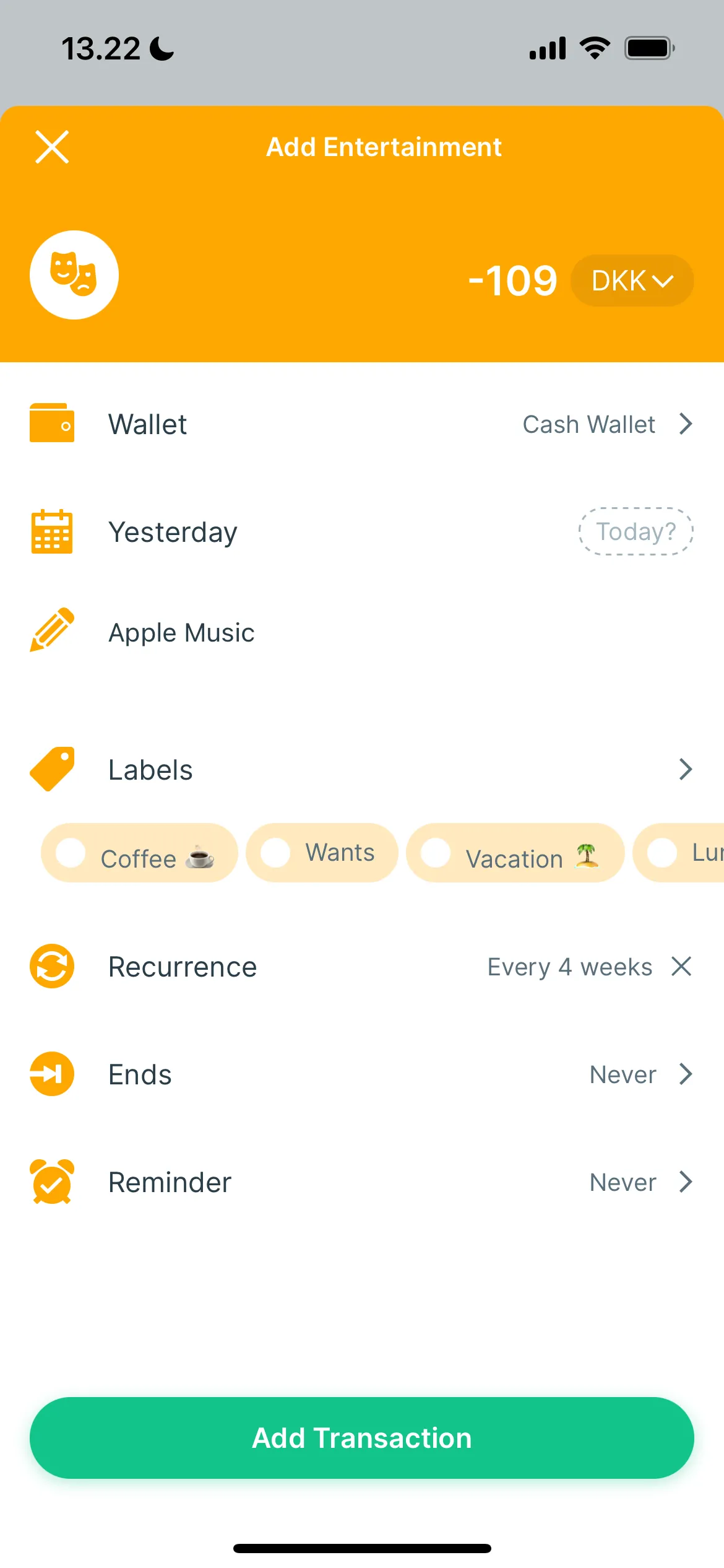Giao diện ứng dụng Spendee trên iOS hiển thị các khoản chi tiêu được tự động hóa và phân loại