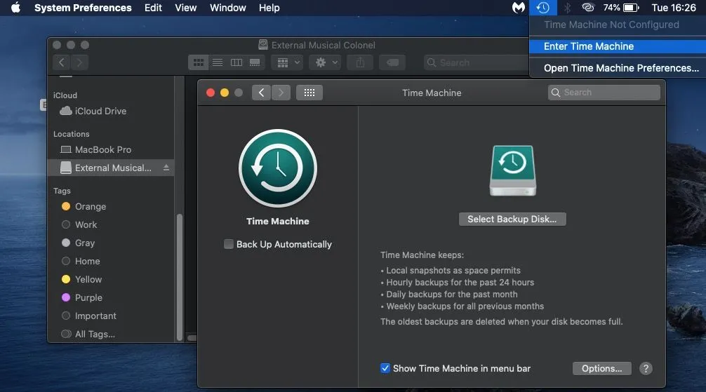 Giao diện ứng dụng Time Machine trên macOS, hiển thị tùy chọn sao lưu và khôi phục dữ liệu cho người dùng Mac.