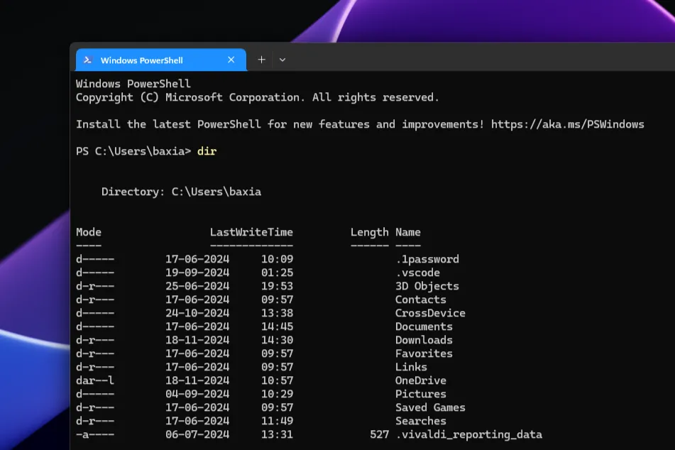 Giao diện Windows PowerShell mở trên desktop Windows 11, hiển thị môi trường dòng lệnh mạnh mẽ.