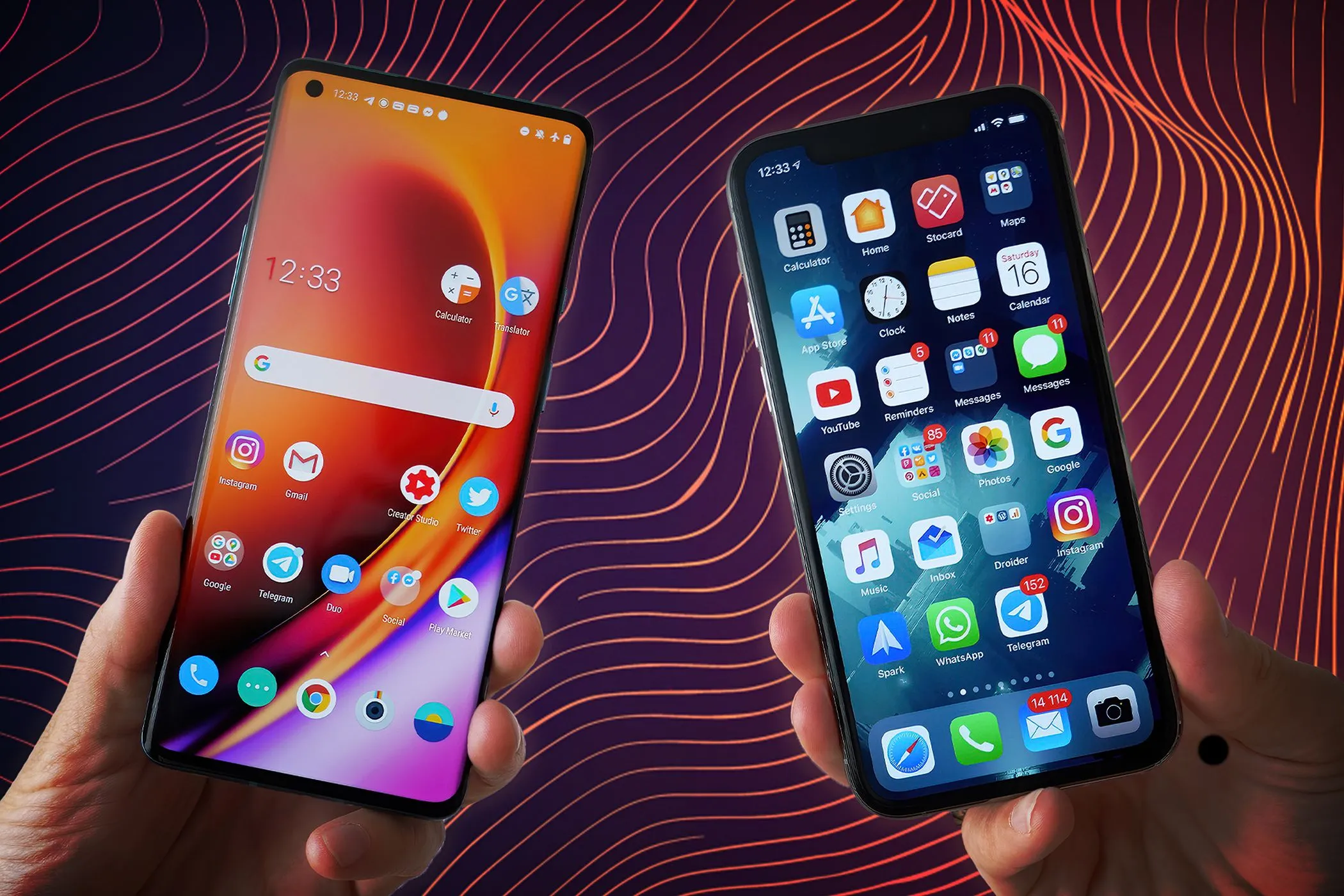Hai bàn tay cầm song song một chiếc iPhone và một điện thoại Android, minh họa lợi ích của việc sử dụng hai thiết bị di động cùng lúc