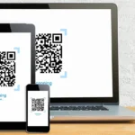 Hình ảnh mã QR xác thực trên laptop, điện thoại và máy tính bảng, minh họa cách Google thay đổi phương thức đăng nhập Gmail an toàn hơn.