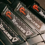 Hình ảnh minh họa các thanh RAM PC xếp chồng lên nhau, biểu thị sự đa dạng của RAM thế hệ mới như DDR5.