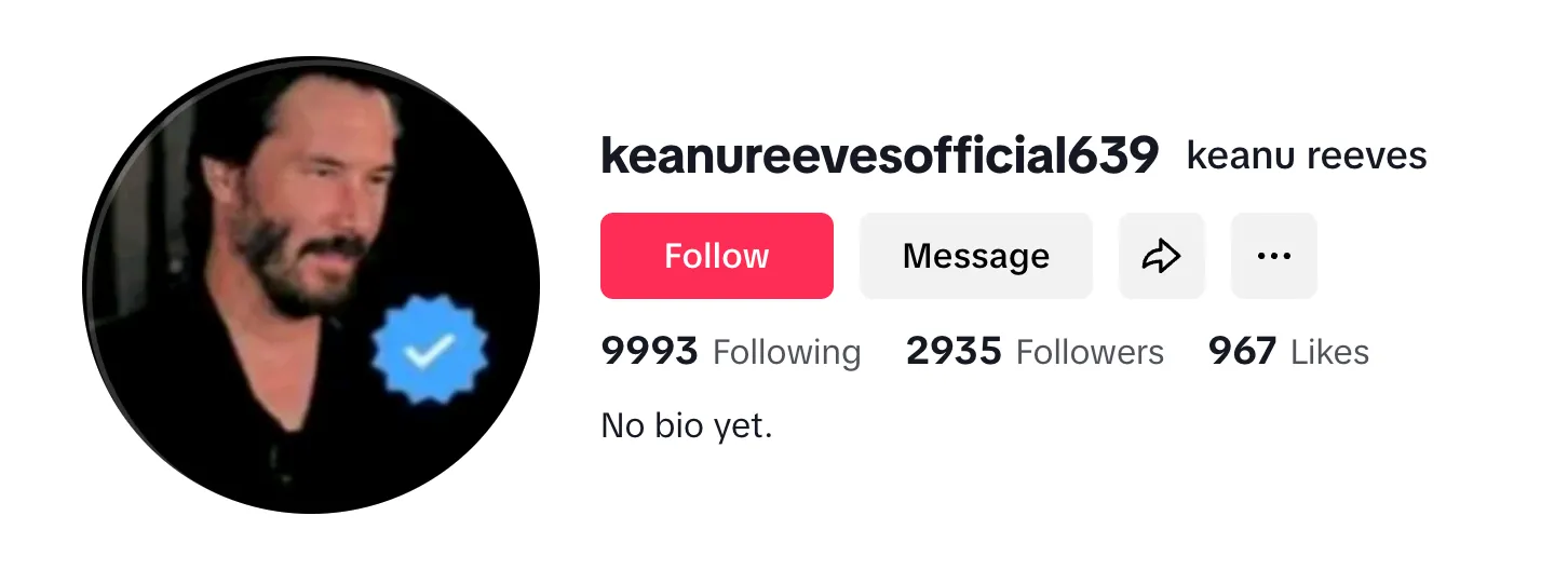 Hồ sơ giả mạo của Keanu Reeves trên TikTok với dấu tích xanh được chỉnh sửa để lừa người dùng tin đó là tài khoản thật và lừa đảo