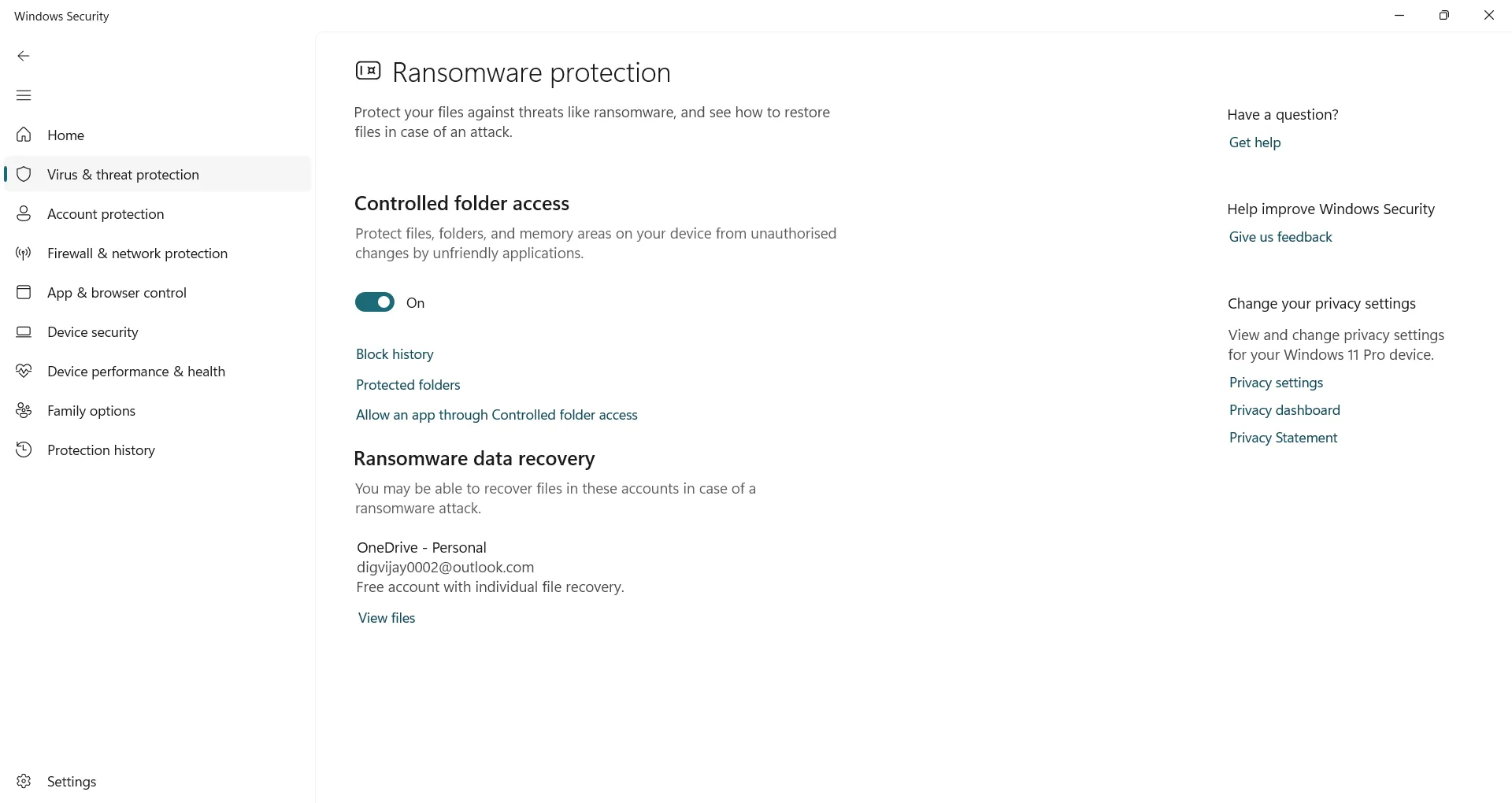 Hướng dẫn bật tính năng Controlled Folder Access trong phần Ransomware protection của Windows Security.