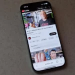 iPhone đang chạy ứng dụng web YouTube để thử nghiệm tiêu thụ pin trình duyệt