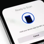 iPhone hiển thị thông báo "NFC Tag Detected" khi chạm vào thẻ NFC, minh họa tính năng tự động hóa với Phím tắt.
