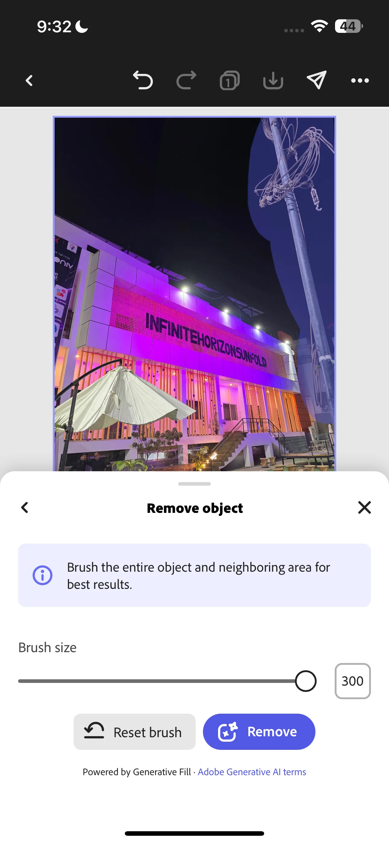 Kết quả xóa vật thể (cột điện) bằng công cụ Remove Object của Adobe Express