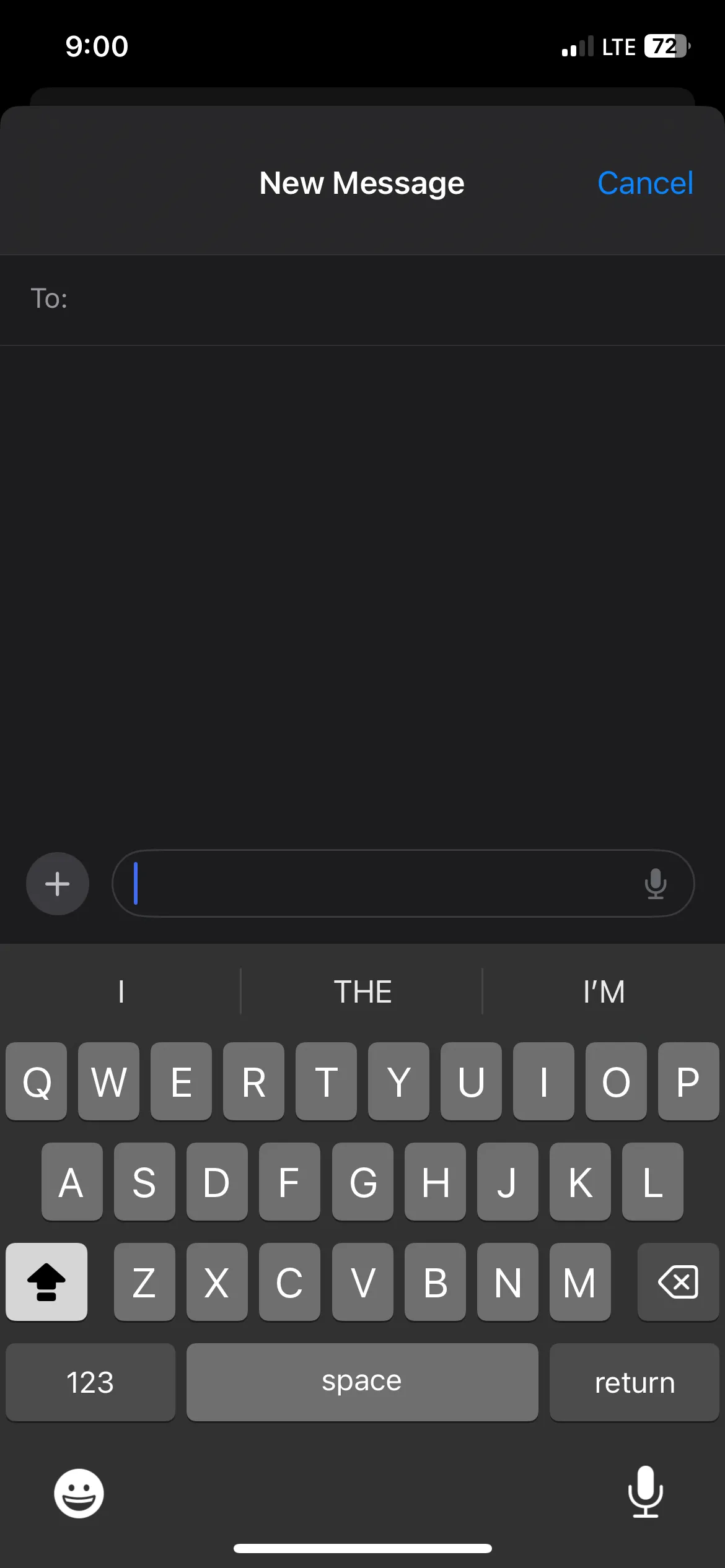 Khóa chữ hoa (Caps Lock) được bật trên bàn phím iPhone trong ứng dụng tin nhắn.