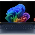 Laptop Lenovo Yoga Slim 7x Gen 9 màu bạc, thiết kế mỏng nhẹ, hiển thị màn hình OLED sắc nét
