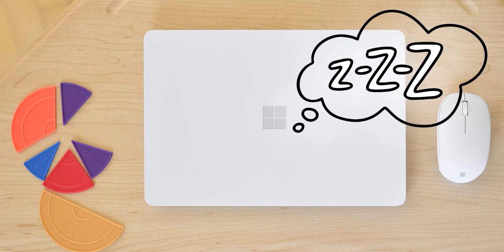 Laptop Windows gập lại với biểu tượng &quot;ZZZ&quot; ám chỉ chế độ ngủ (sleep mode)
