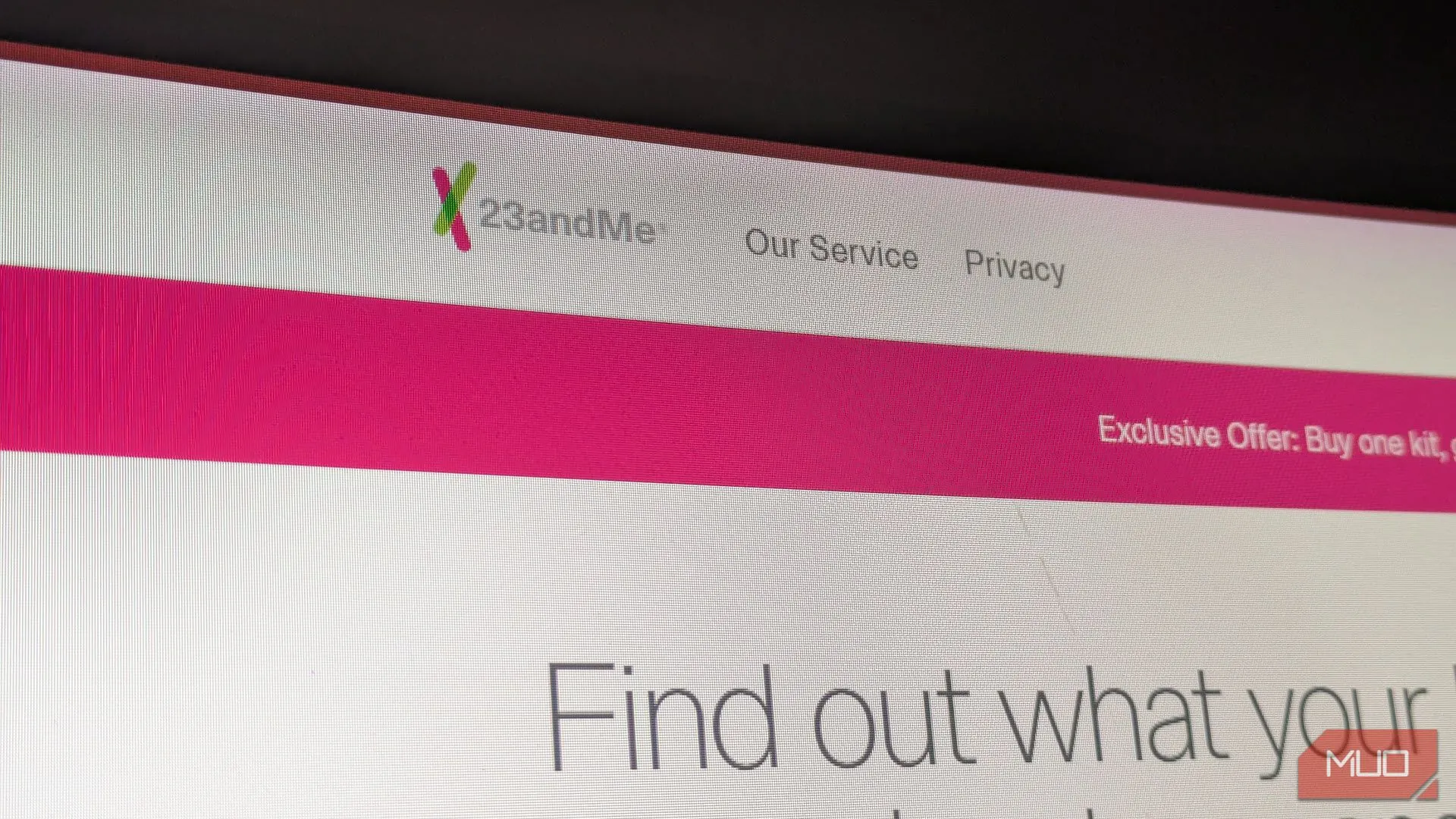 Logo 23andMe trên trang web chính thức, biểu tượng của dịch vụ xét nghiệm DNA bị rò rỉ dữ liệu di truyền.