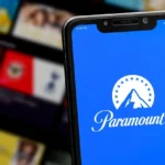 Logo Paramount+ trên màn hình điện thoại thông minh, một lựa chọn tiềm năng cho người hâm mộ nội dung Paramount sau thay đổi của YouTube TV.