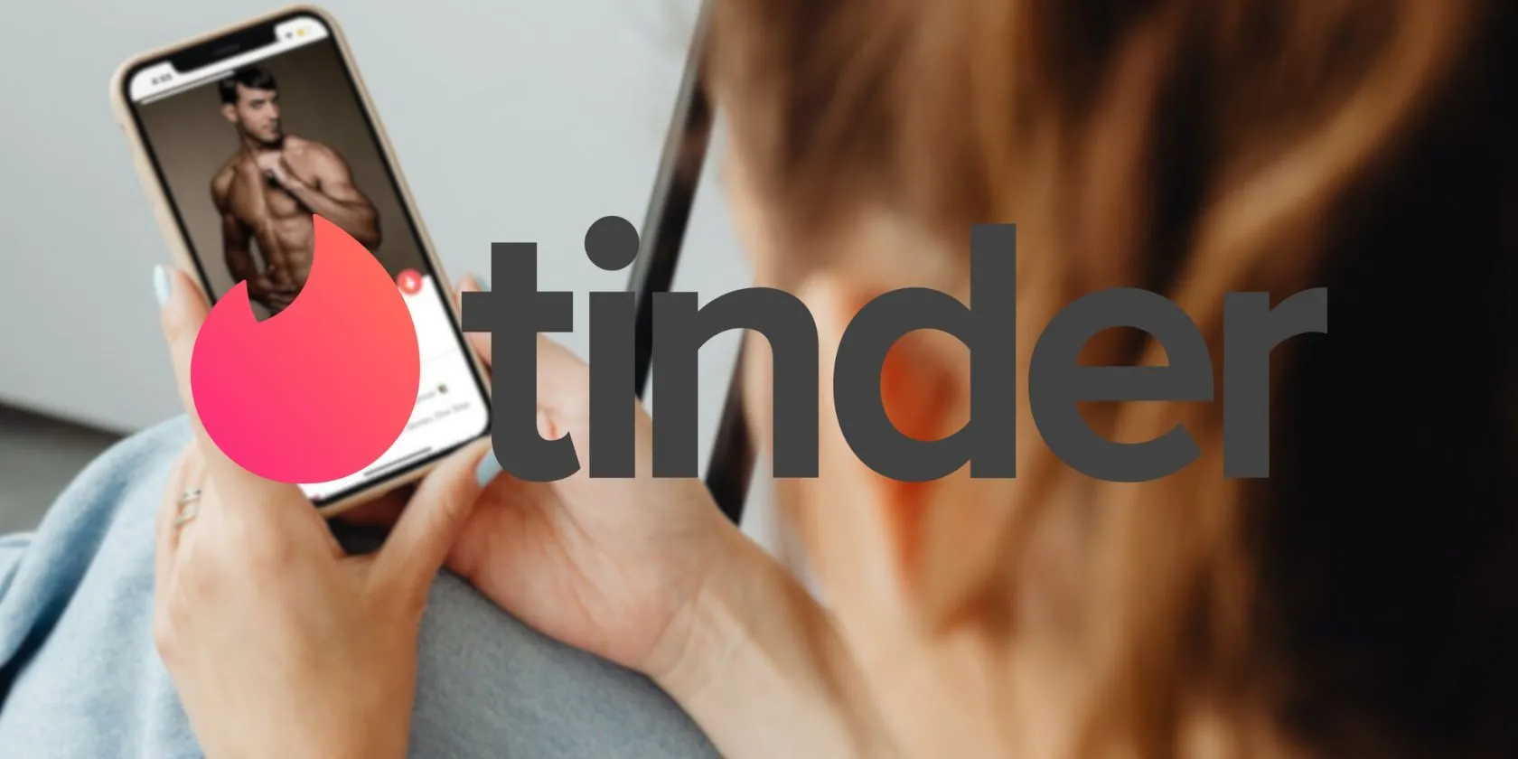 Logo Tinder và một người phụ nữ đang xem hồ sơ hẹn hò trên điện thoại, liên quan đến nguy cơ lừa đảo hẹn hò online.