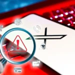 Logo X trên điện thoại thông minh với kính lúp cảnh báo lừa đảo