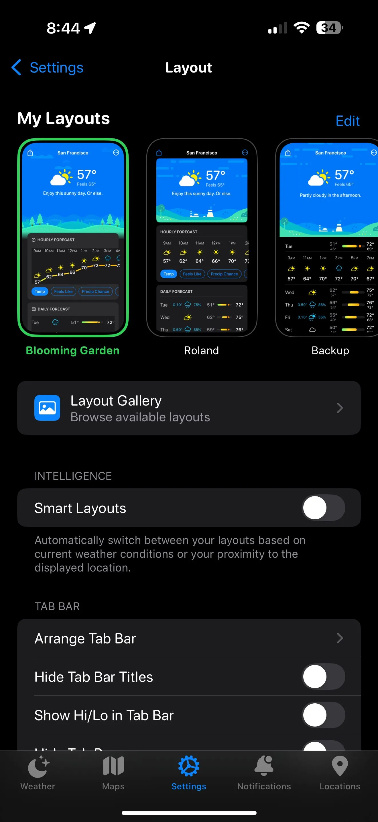 Màn hình cài đặt bố cục giao diện của ứng dụng Carrot Weather trên iPhone, cho phép người dùng tùy chỉnh hiển thị thông tin.