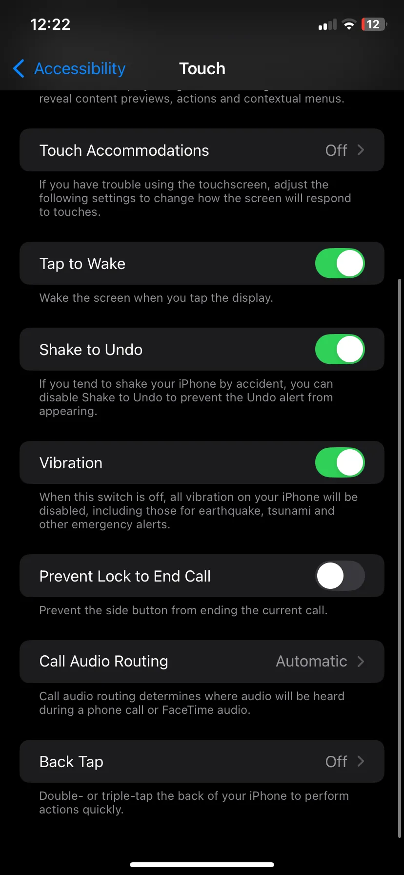 Màn hình cài đặt Cảm ứng trong mục Trợ năng của ứng dụng Cài đặt iPhone, nơi người dùng có thể tùy chỉnh tính năng Back Tap.