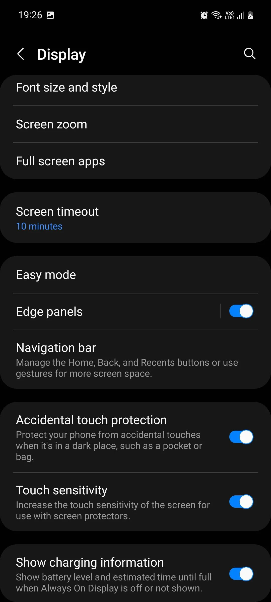 Màn hình cài đặt hiển thị tùy chọn Edge Panel trên Samsung Galaxy, nằm trong mục Hiển thị