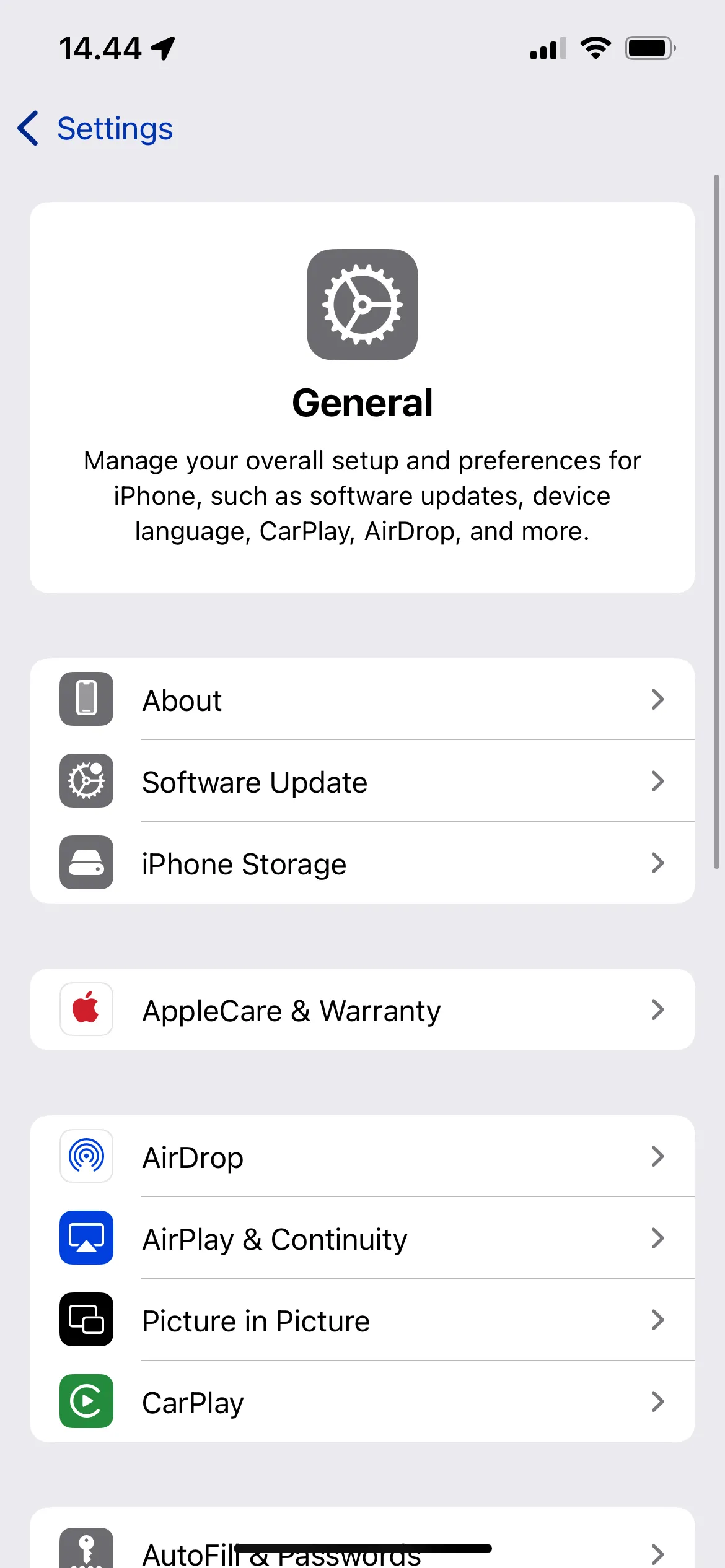 Màn hình cài đặt iPhone, hiển thị tùy chọn Cài đặt chung trong ứng dụng Cài đặt