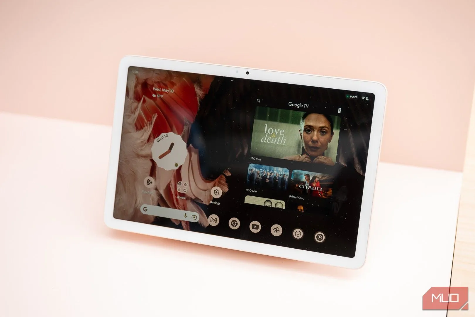Màn hình chính của máy tính bảng Pixel Tablet với giao diện Android tùy biến, minh họa tính mở của hệ điều hành.